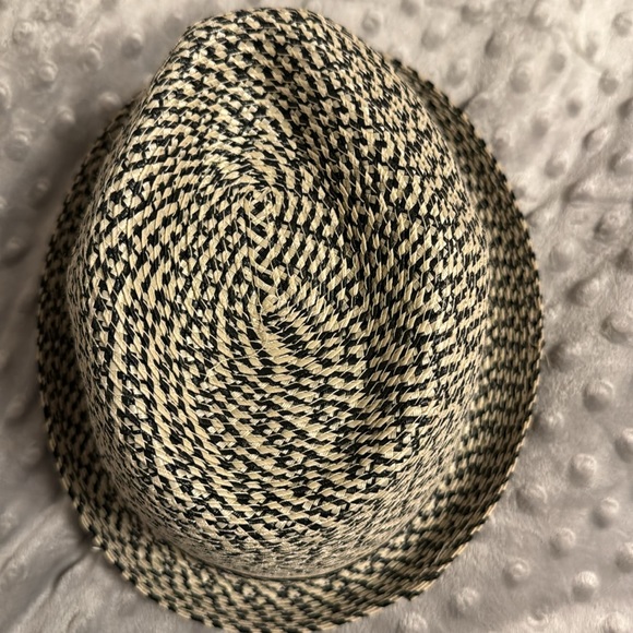 Fedora - Picture 2 of 3